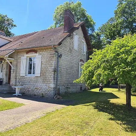Vakantiehuis Maison Confort Avec Jardin - Chantilly, Senlis, Parc Asterix, Paris Cdg Avilly-Saint-Leonard